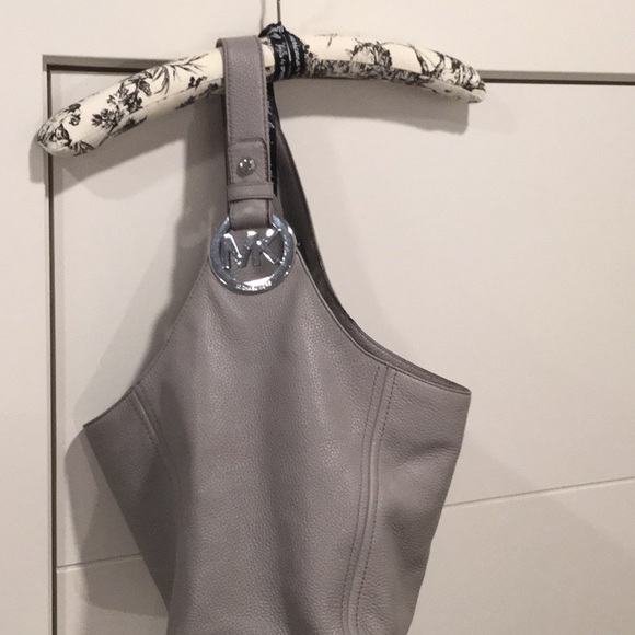 Michael Kors Leather Shoulder Hobo Bag in Grey - Picture 2 of 5